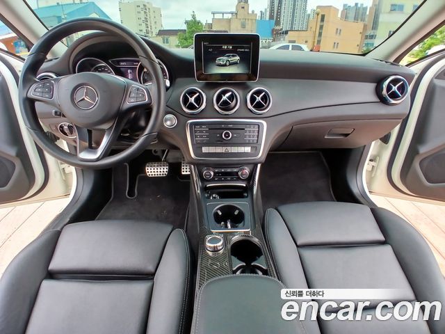 Mercedes-Benz GLA-Class 2018 — photo 10