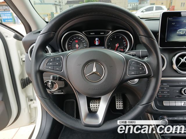 Mercedes-Benz GLA-Class 2018 — photo 13