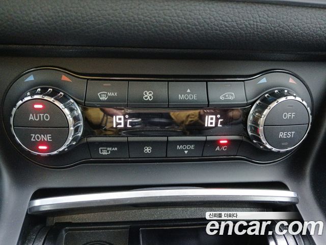 Mercedes-Benz GLA-Class 2018 — photo 17