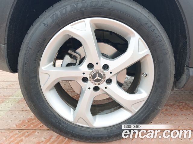 Mercedes-Benz GLA-Class 2018 — photo 20