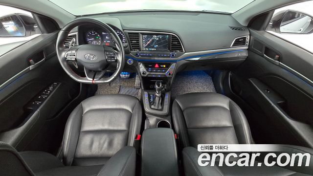 Hyundai AVANTE 2018 — photo 10