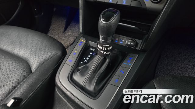 Hyundai AVANTE 2018 — photo 12