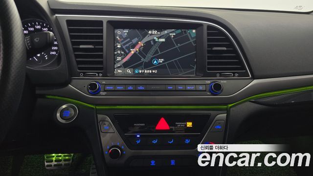 Hyundai AVANTE 2018 — photo 21