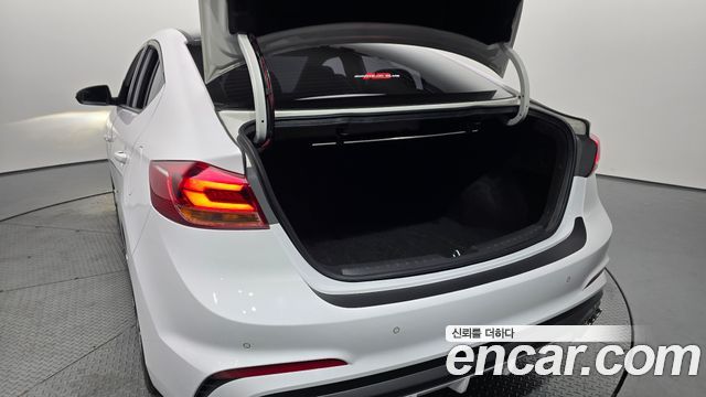 Hyundai AVANTE 2018 — photo 25