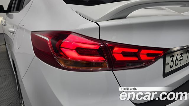 Hyundai AVANTE 2018 — photo 9