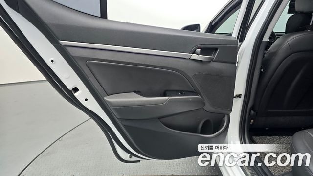 Hyundai AVANTE 2018 — photo 15