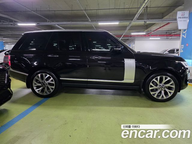 Land Rover Range Rover 2020 — photo 17