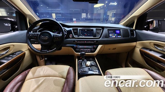 Kia Canival 2015 — photo 10