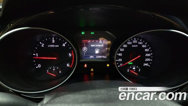 Kia Canival 2015 — photo 11