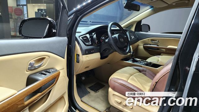Kia Canival 2015 — photo 13