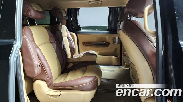Kia Canival 2015 — photo 17