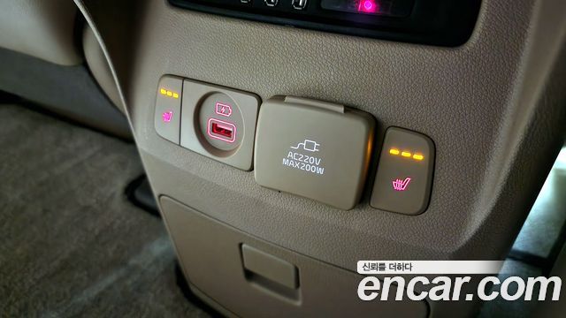 Kia Canival 2015 — photo 19