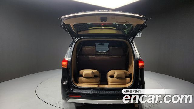 Kia Canival 2015 — photo 26