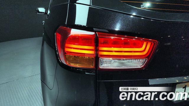 Kia Canival 2015 — photo 9