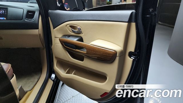 Kia Canival 2015 — photo 15