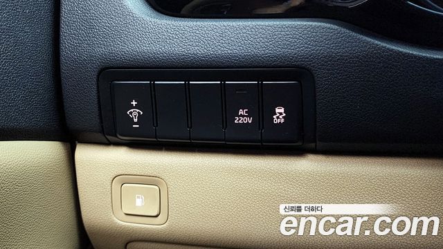 Kia Canival 2015 — photo 28