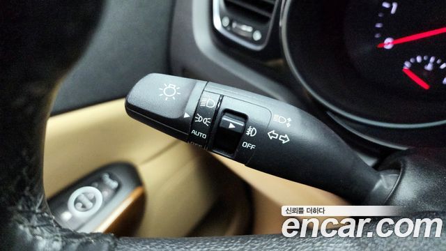 Kia Canival 2015 — photo 31