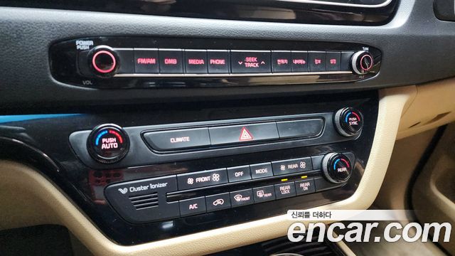 Kia Canival 2015 — photo 32