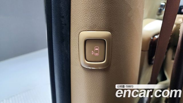 Kia Canival 2015 — photo 33