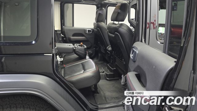 Jeep Wrangler 2021 — photo 17