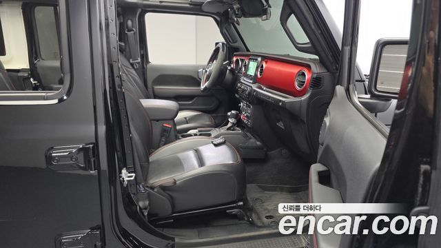 Jeep Wrangler 2021 — photo 18