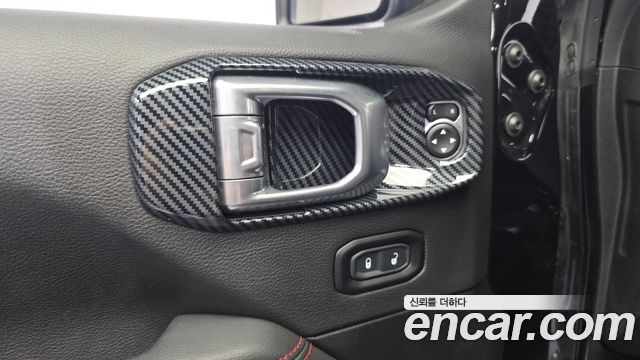 Jeep Wrangler 2021 — photo 19