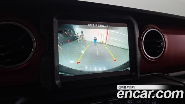 Jeep Wrangler 2021 — photo 23