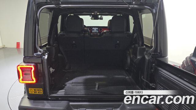 Jeep Wrangler 2021 — photo 26