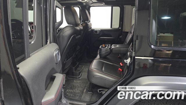 Jeep Wrangler 2021 — photo 16