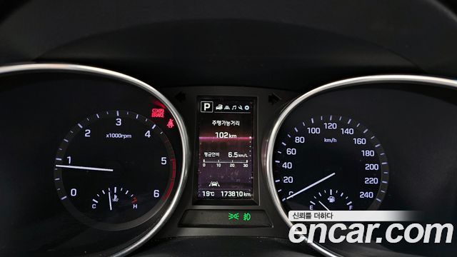 Hyundai Santafe 2016 — photo 11