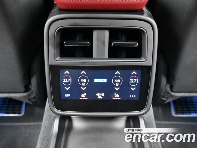 Porsche Taycan 2025 — photo 16