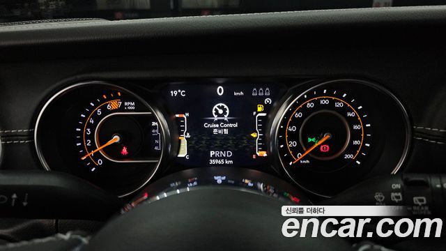 Jeep Wrangler 2022 — photo 8