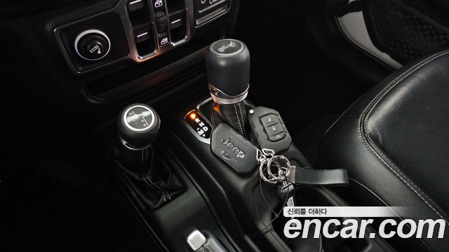 Jeep Wrangler 2022 — photo 9