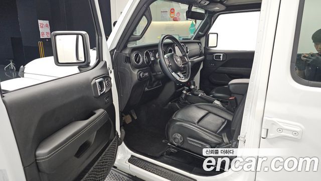 Jeep Wrangler 2022 — photo 10