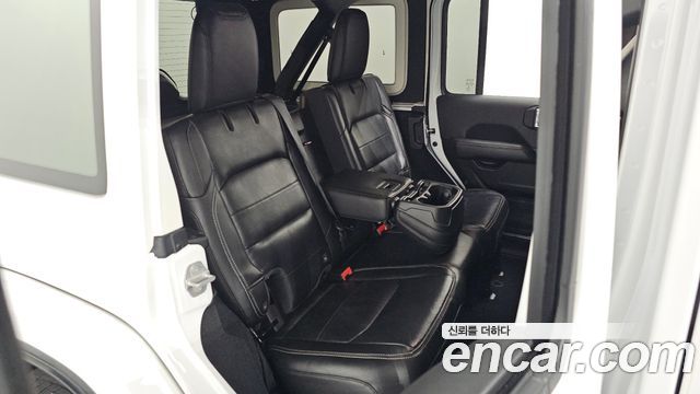 Jeep Wrangler 2022 — photo 11