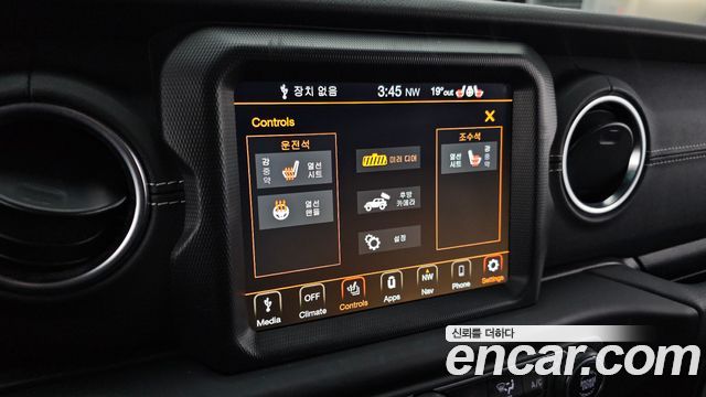Jeep Wrangler 2022 — photo 16