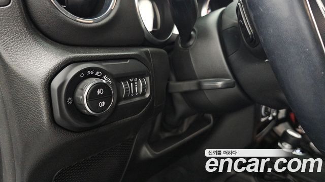 Jeep Wrangler 2022 — photo 17