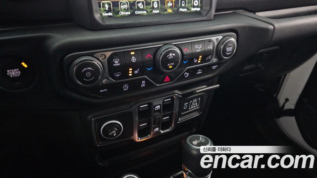 Jeep Wrangler 2022 — photo 18