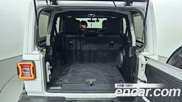 Jeep Wrangler 2022 — photo 20