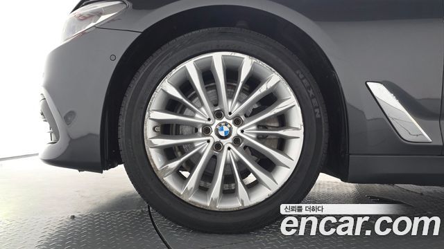 BMW 5-Series 2020 — photo 5