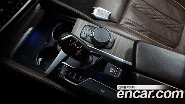 BMW 5-Series 2020 — photo 9
