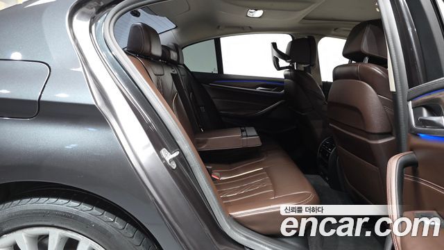 BMW 5-Series 2020 — photo 11