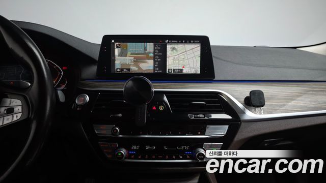 BMW 5-Series 2020 — photo 13