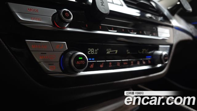 BMW 5-Series 2020 — photo 18