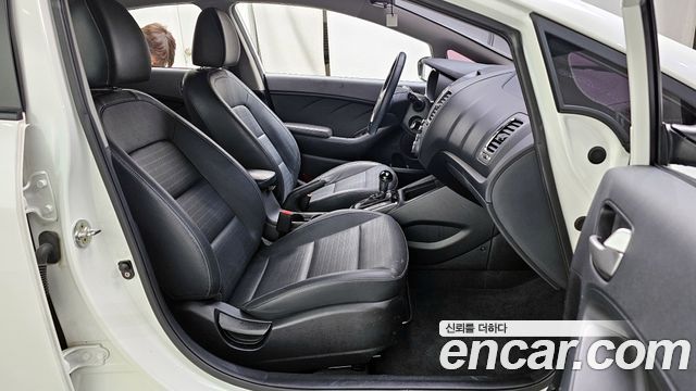 Kia K3 2017 — photo 17
