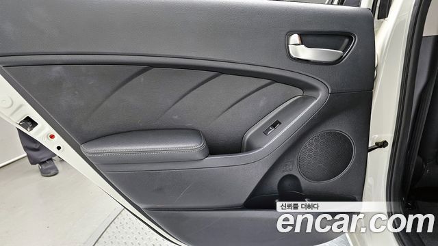 Kia K3 2017 — photo 15