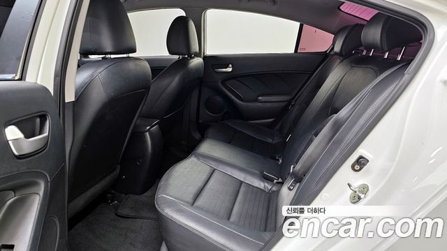 Kia K3 2017 — photo 16