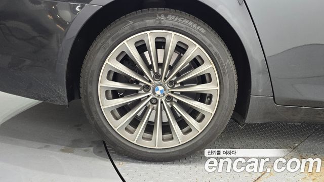 BMW 7-Series 2011 — photo 5