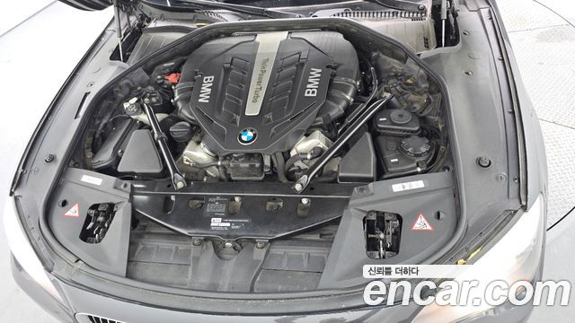 BMW 7-Series 2011 — photo 6