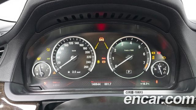 BMW 7-Series 2011 — photo 8